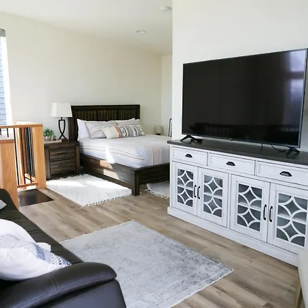Lux Modern Chalet, Pool & Hot Tub, 10 Mins To The Mountain & Incredible Views